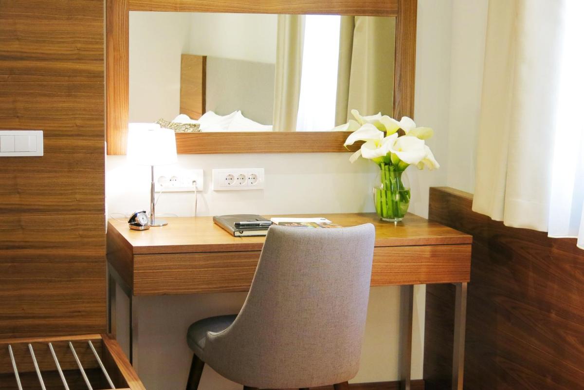 NV Luxury Suites & Spa - Housity