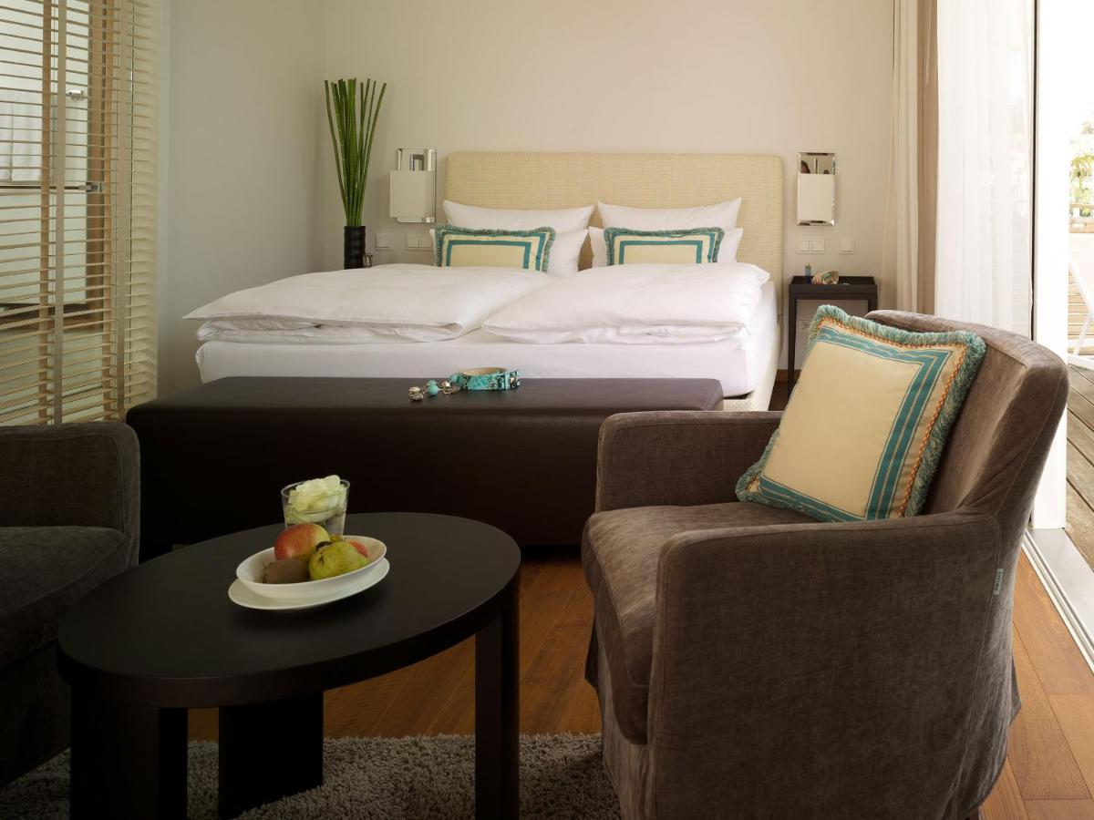 Ein Bett oder Betten in einem Zimmer der Unterkunft RIVA - Das Hotel am Bodensee