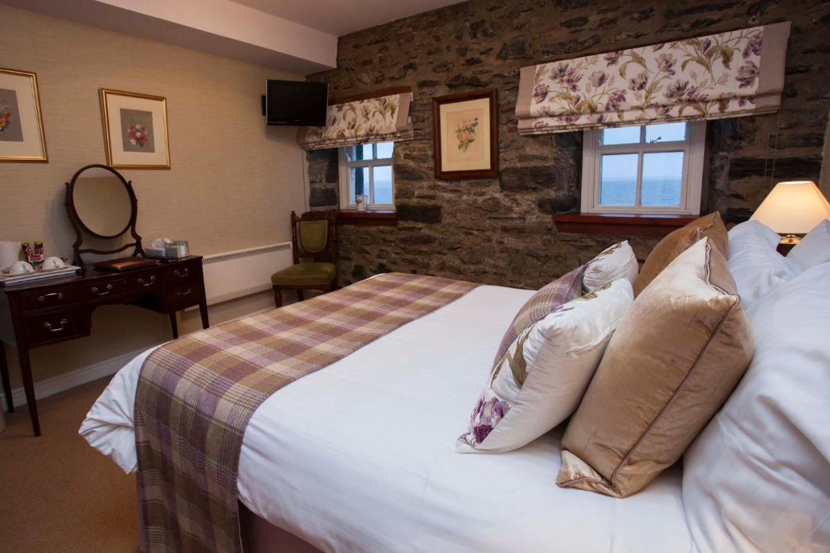 Port Charlotte Hotel - Housity