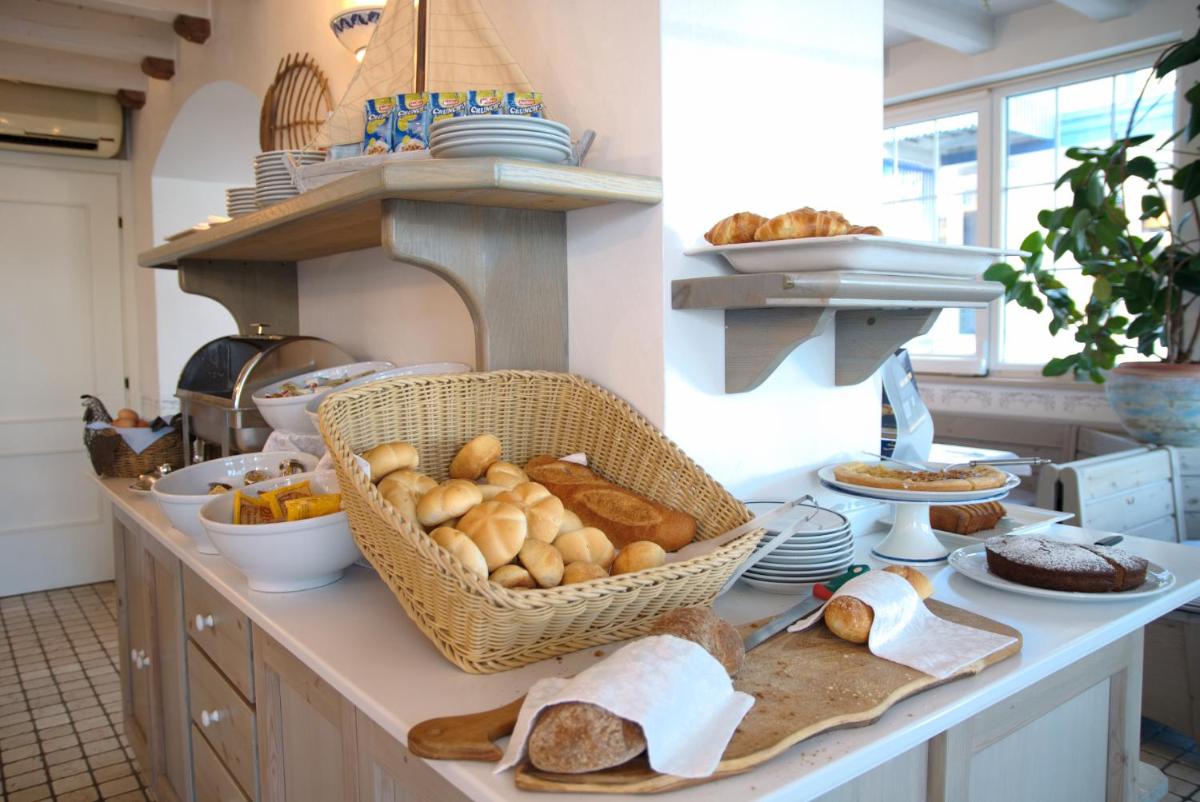 Hotel La Goletta - Housity