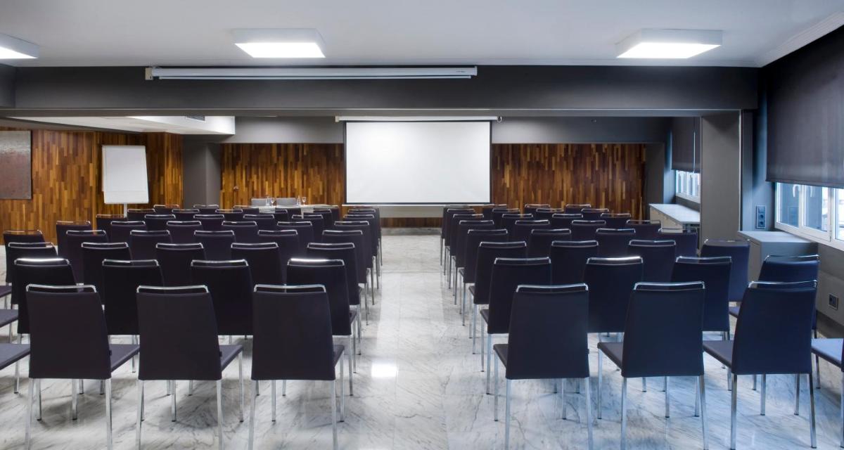 Zona business o sala de conferencias en Sallés Hotel Pere IV