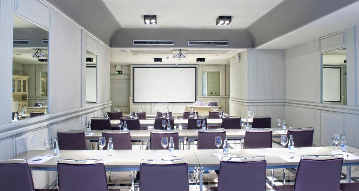 Zona business o sala de conferencias en Sallés Hotel Pere IV