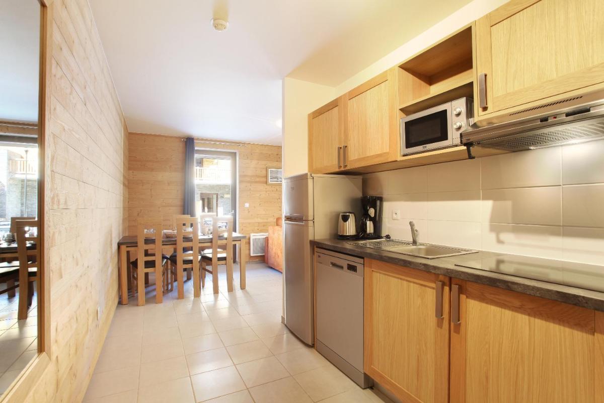 Cuisine ou kitchenette dans l'établissement Résidence Odalys Mendi Alde