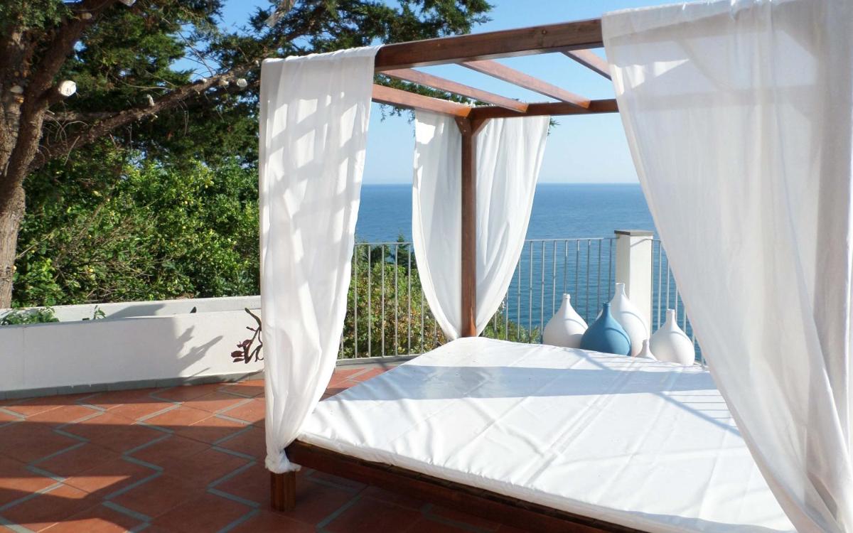 Baia Scirocco Bed and Breakfast - Housity