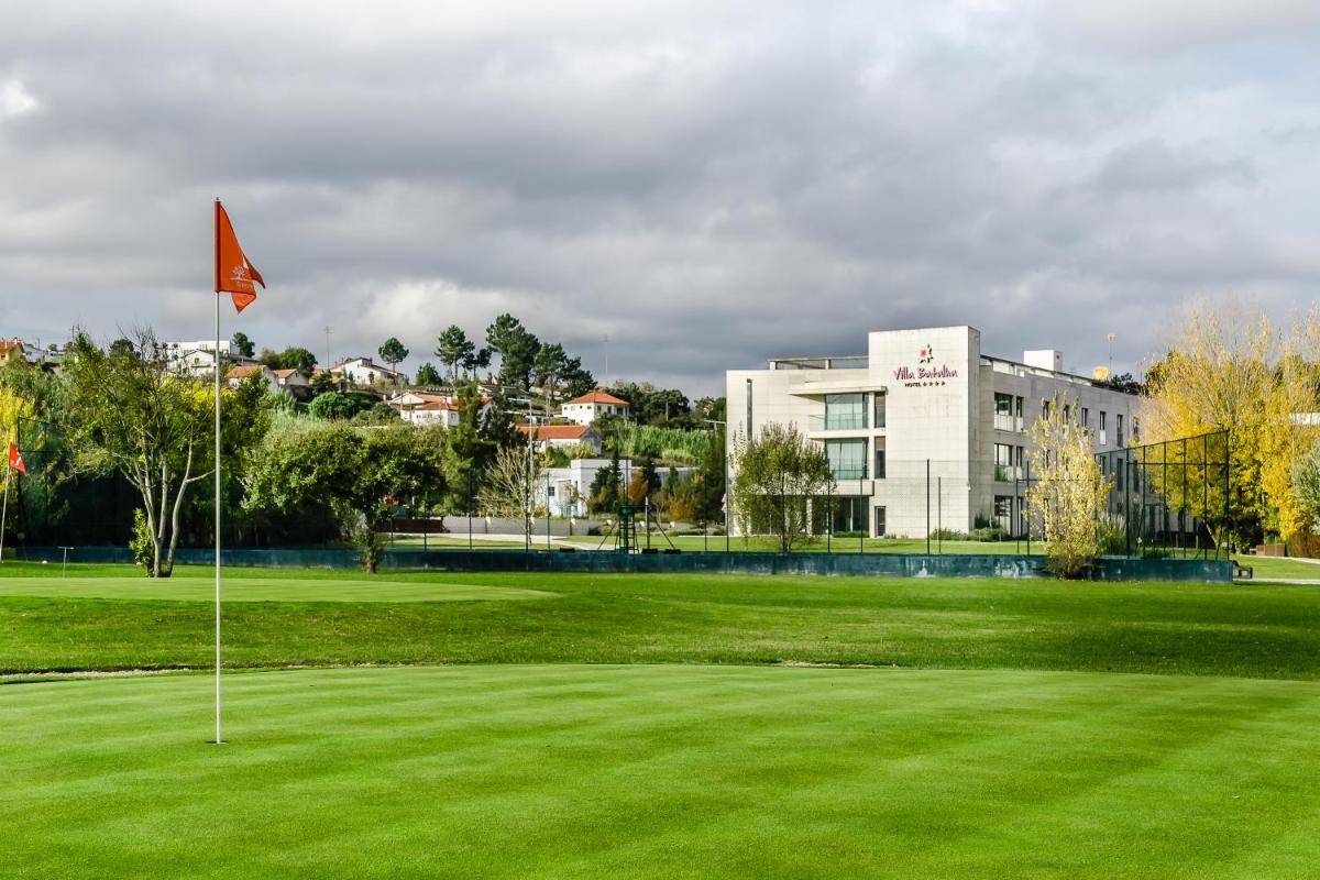 As comodidades de golfe no hotel ou nas proximidades