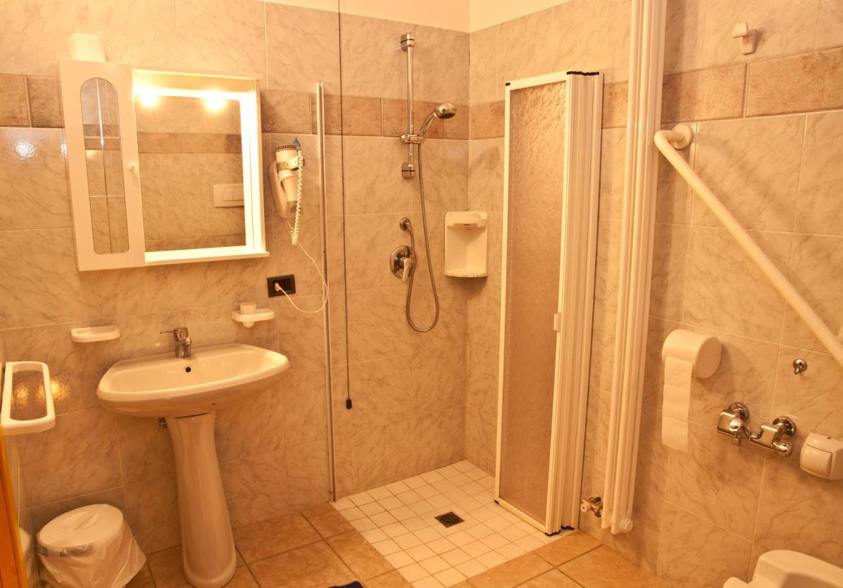 Albergo Legazzuolo Montecampione - Housity