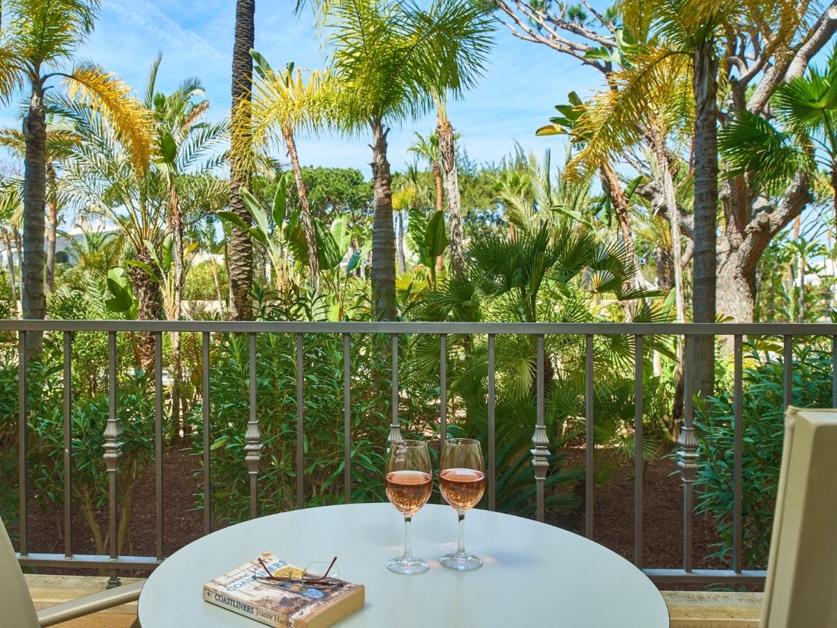 Um jardim no exterior de Ria Park Hotel & Spa