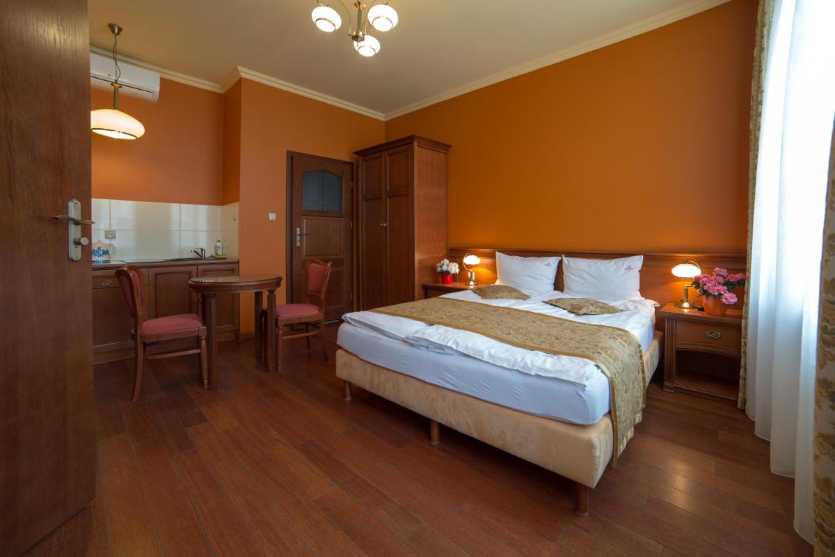 Rynek 16 - Housity