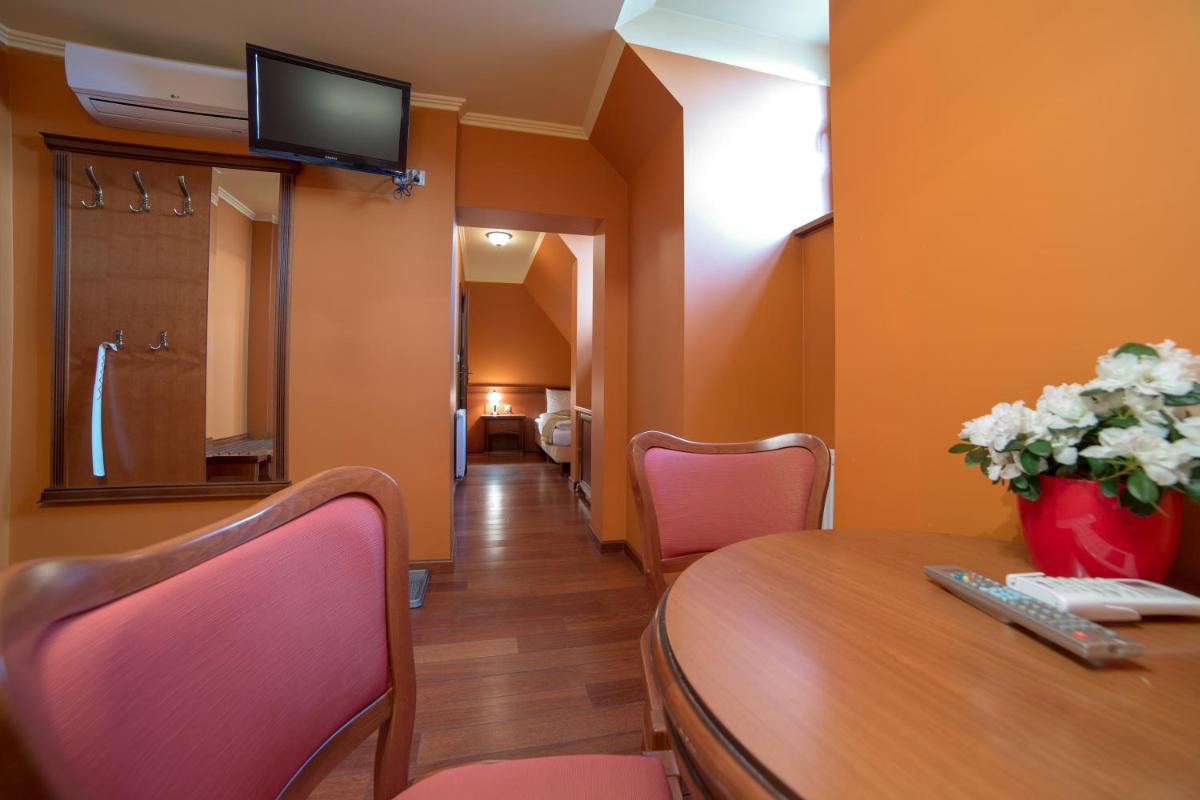 Rynek 16 - Housity