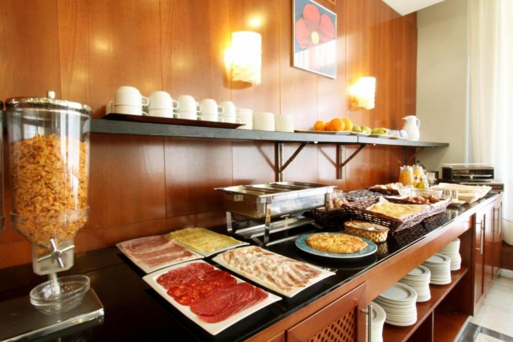 Comida en o cerca de este hotel