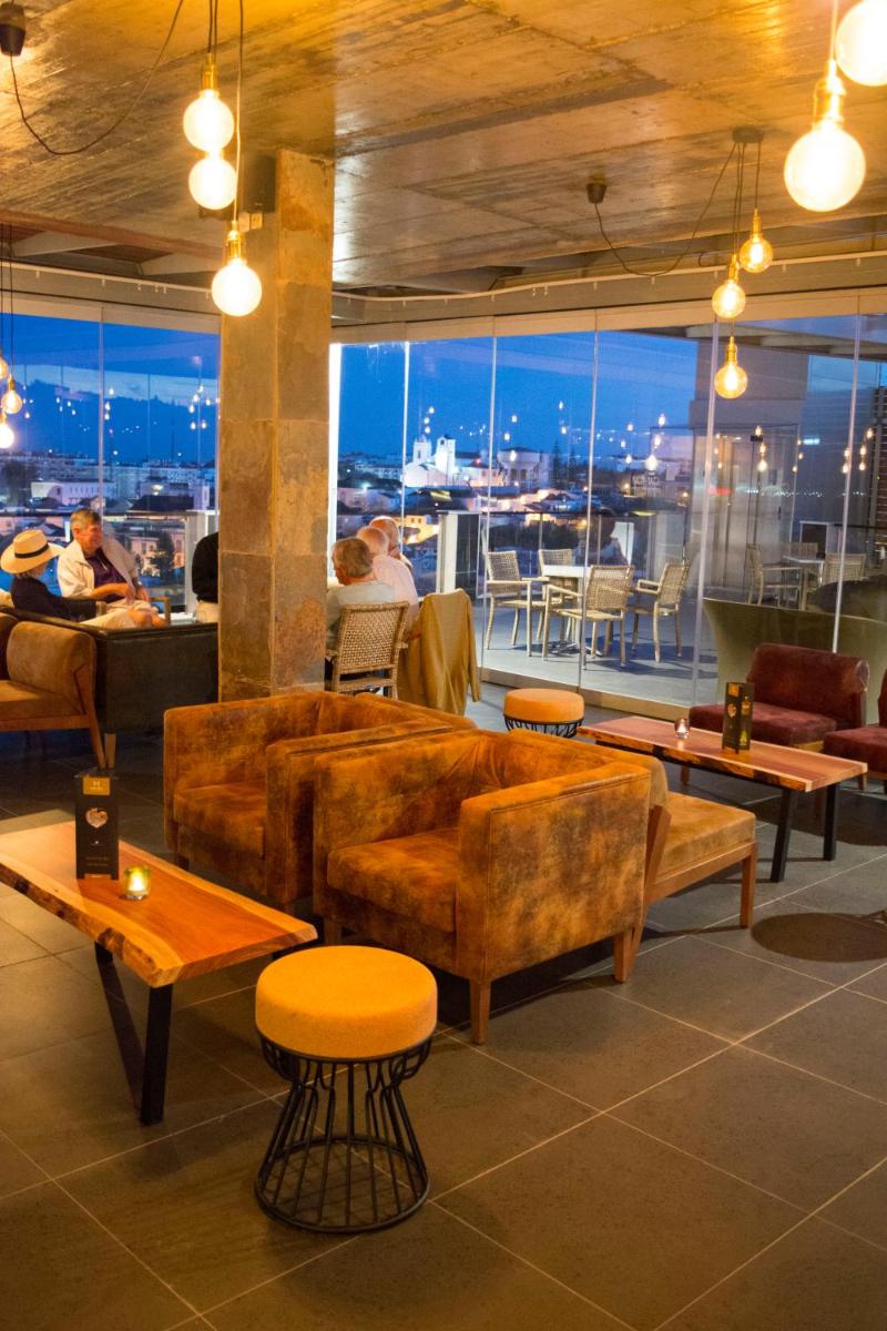 Uma área de estar em AP Maria Nova Lounge - Adults Friendly