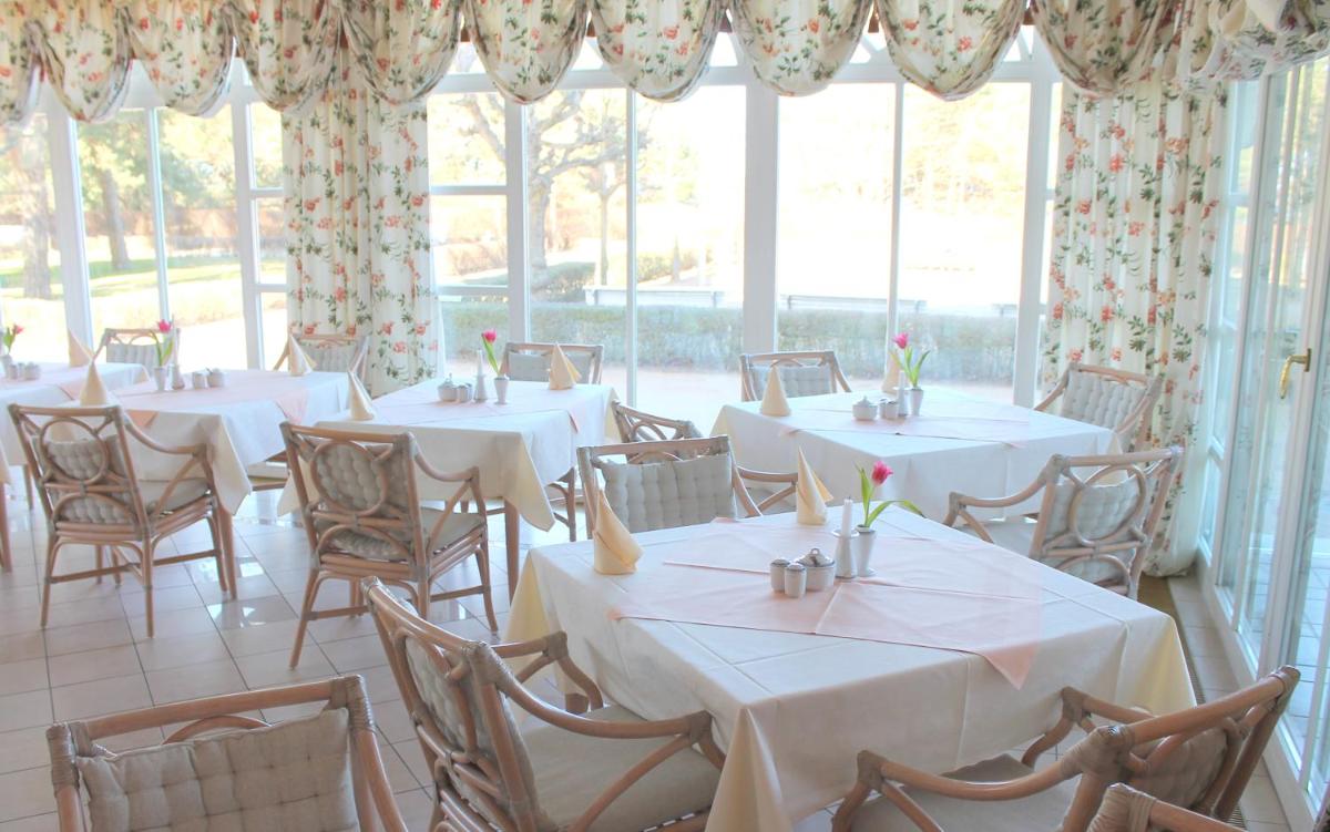 Ein Restaurant oder anderes Speiselokal in der Unterkunft Usedom Palace