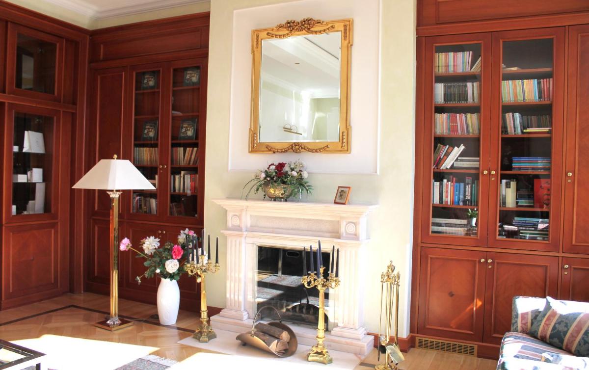Die Bibliothek im Hotel