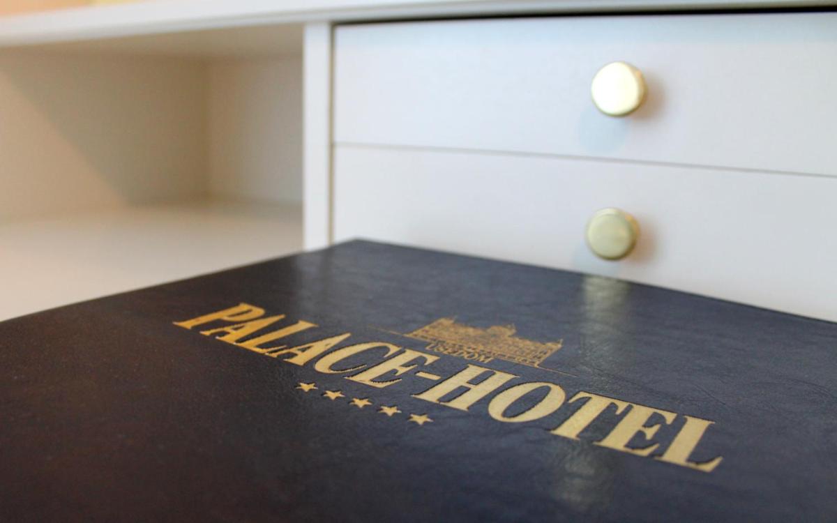 Ein Zertifikat, Auszeichnung, Logo oder anderes Dokument, das in der Unterkunft Usedom Palace ausgestellt ist