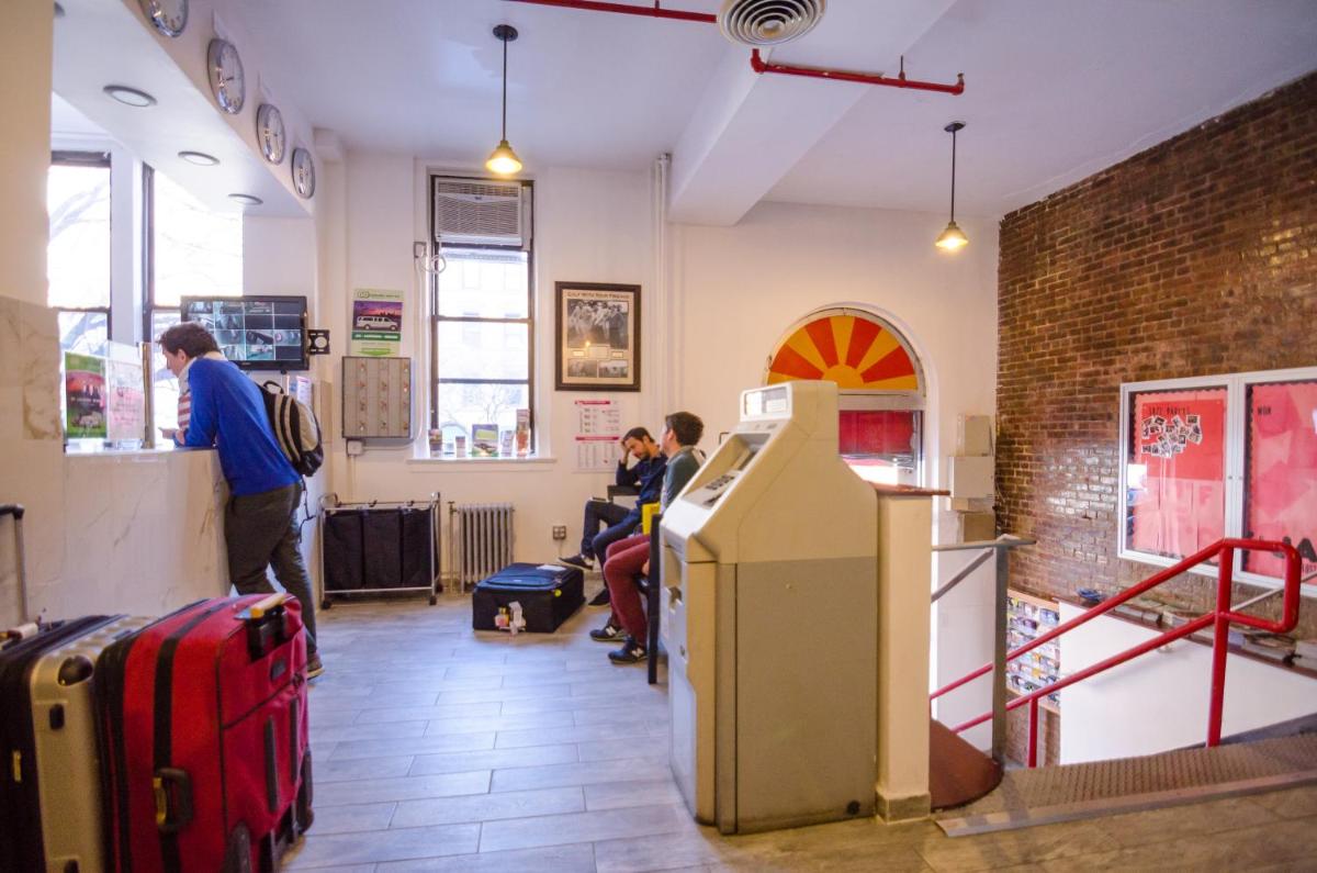 Jazz on the Park Youth Hostel - Housity