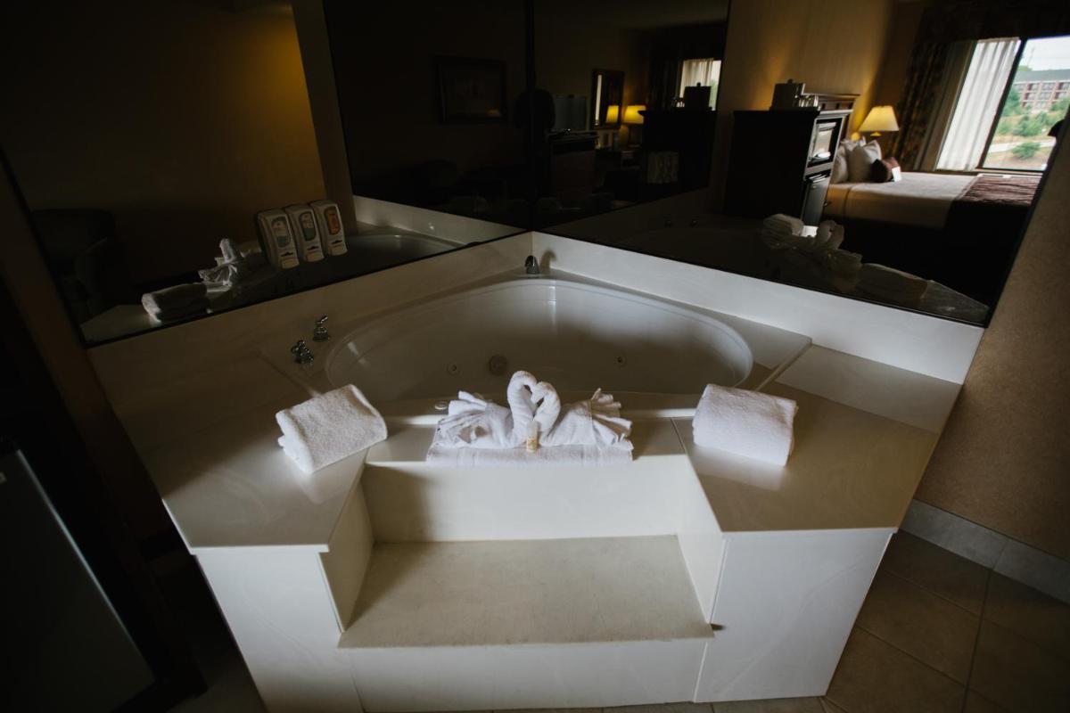 Grand Plaza Hotel Branson - Housity
