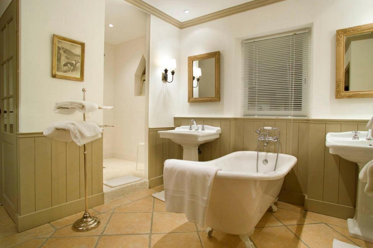 Salle de bains dans l'établissement Château de Courban and Spa Nuxe
