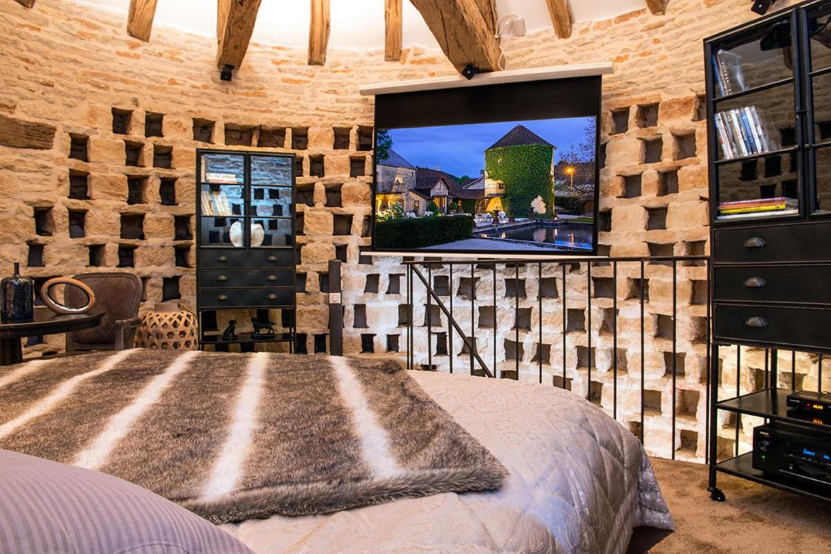 Télévision ou salle de divertissement dans l'établissement Château de Courban and Spa Nuxe
