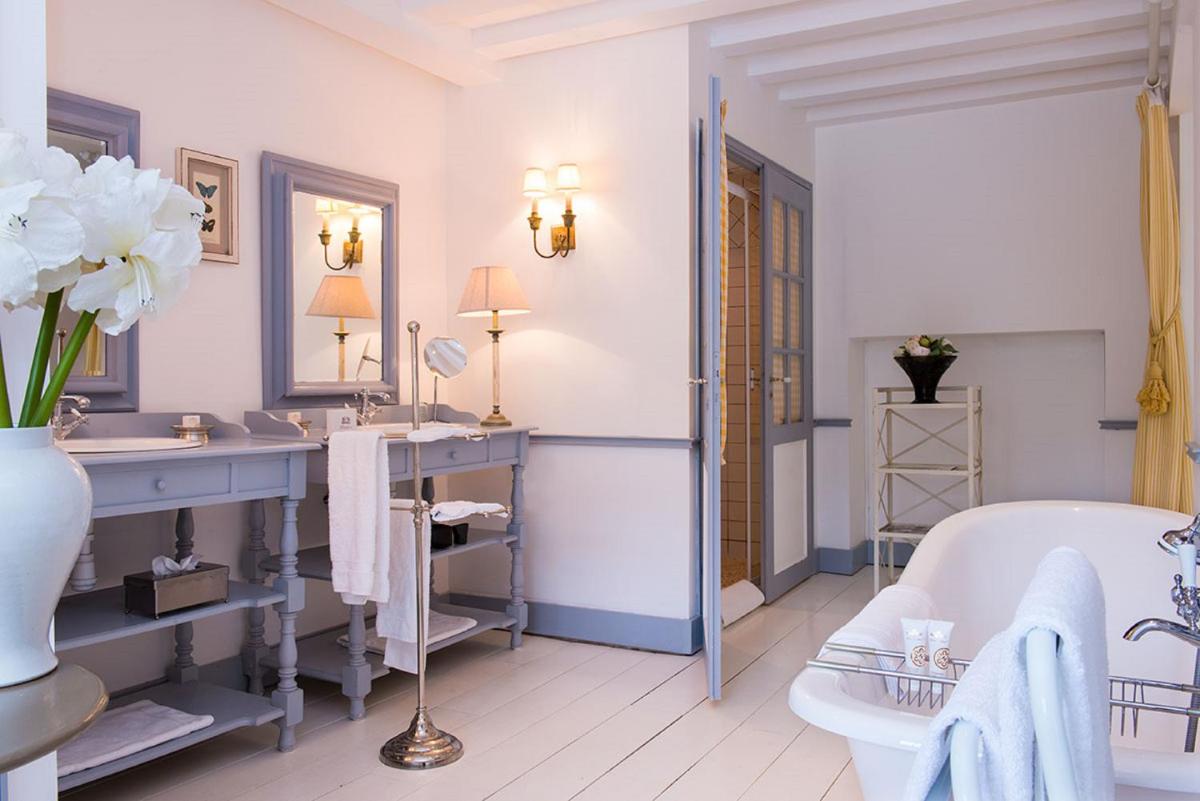 Coin salon dans l'établissement Château de Courban and Spa Nuxe