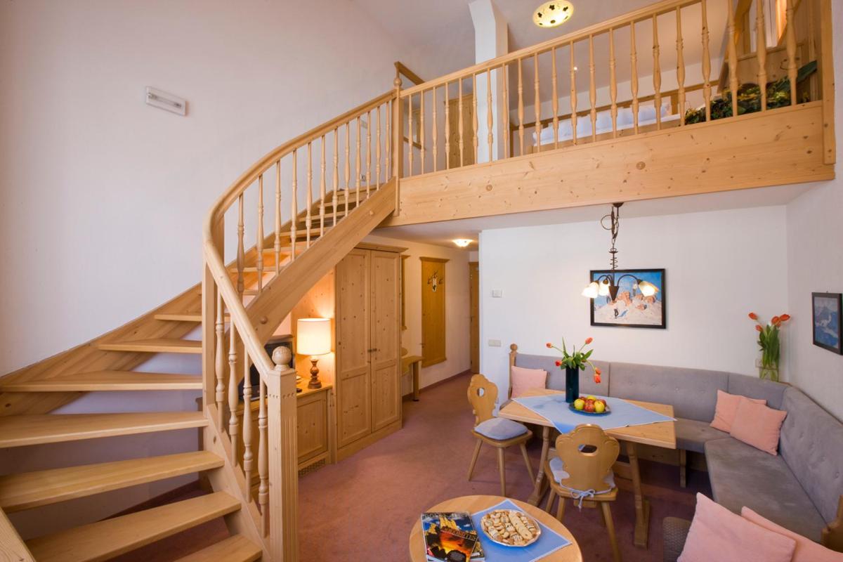 Posta Zirm Hotel - Housity