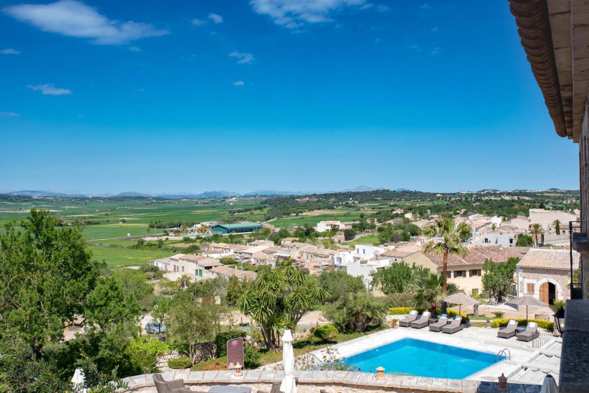 Piscina en o cerca de Casa Font i Roig