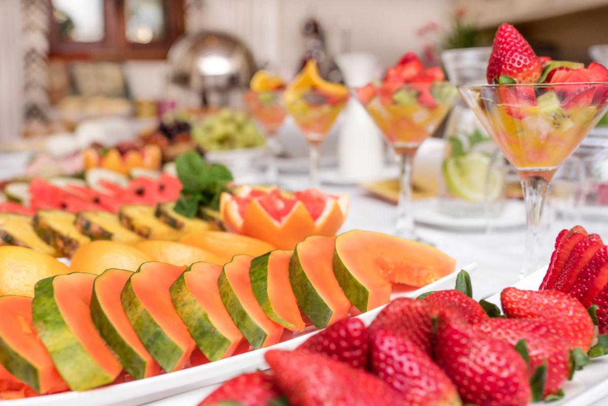 Comida en o cerca de este hotel