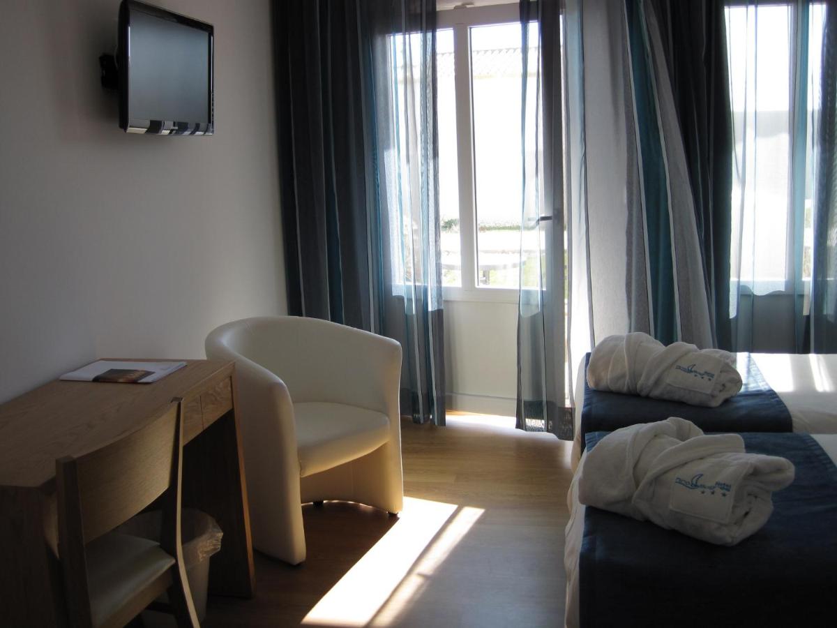 Uma televisão e/ou sistema de entretenimento em Hotel Mira Sagres