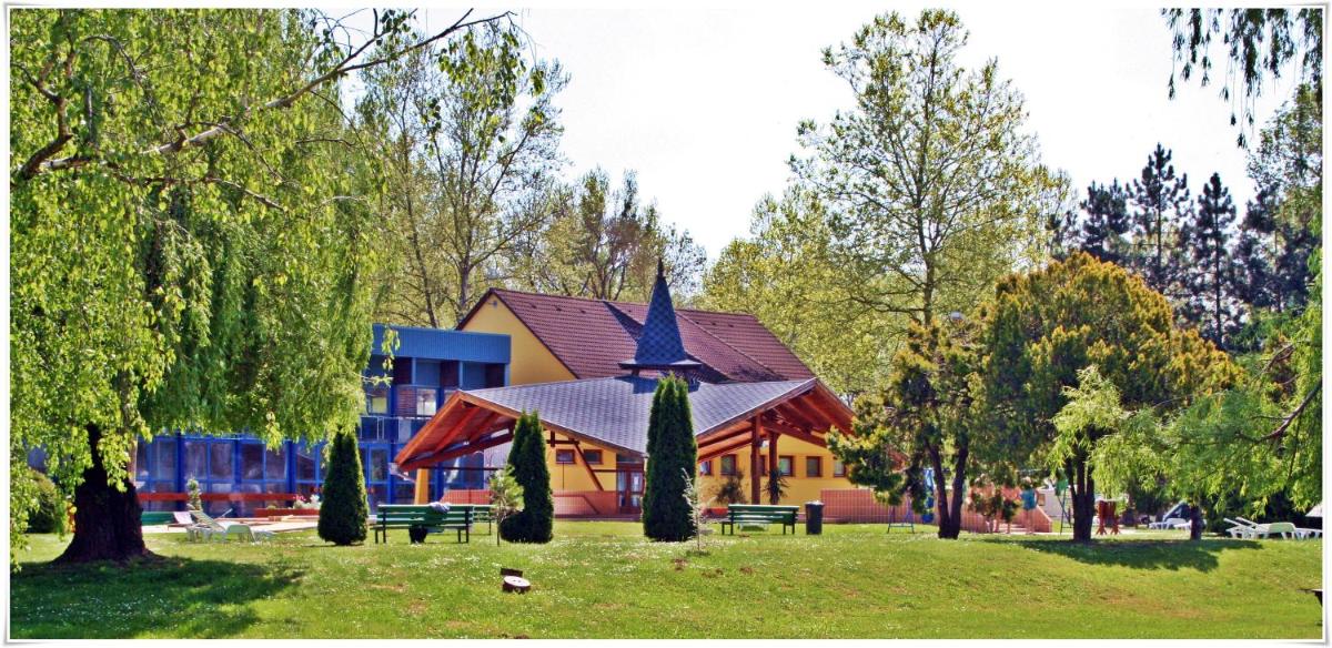 Korona Panzió - Housity
