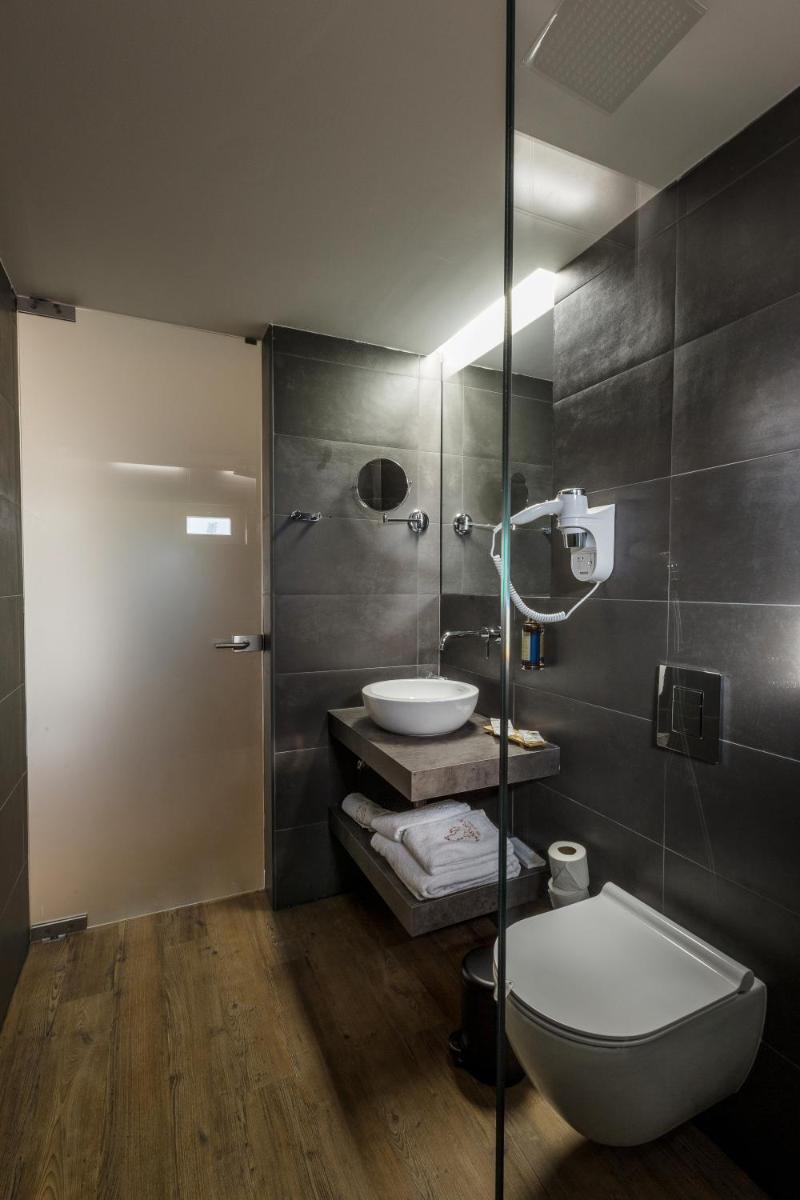 Uma casa de banho em Puralã - Wool Valley Hotel & SPA
