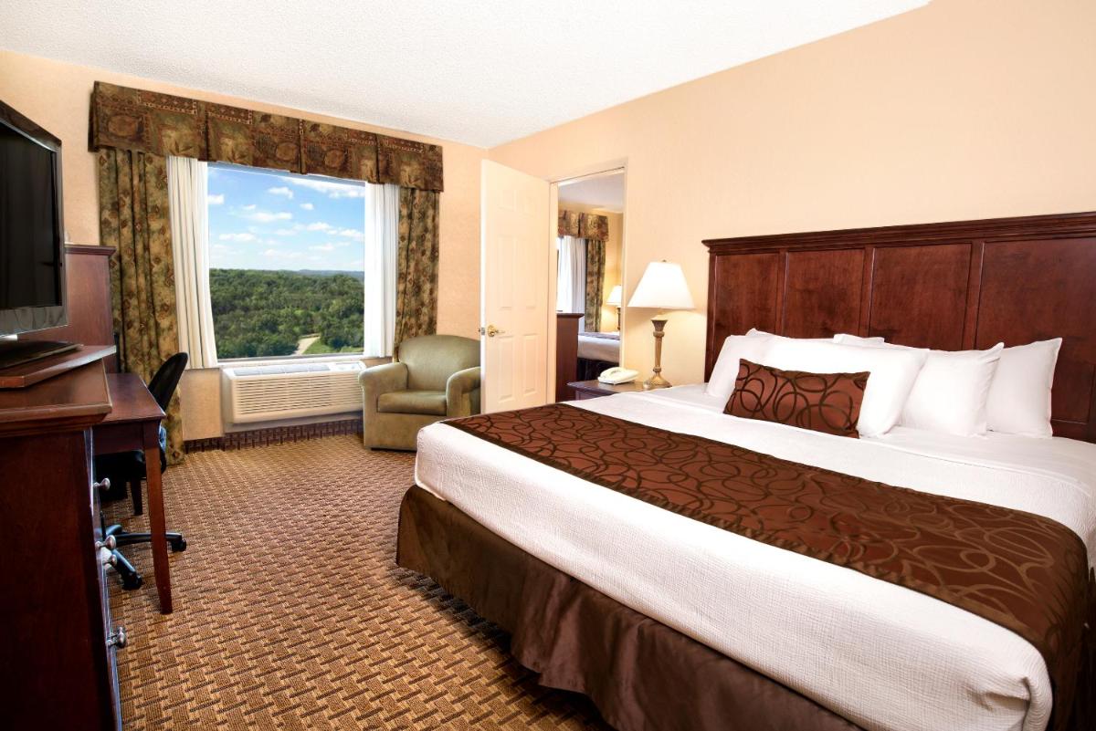 Grand Plaza Hotel Branson - Housity