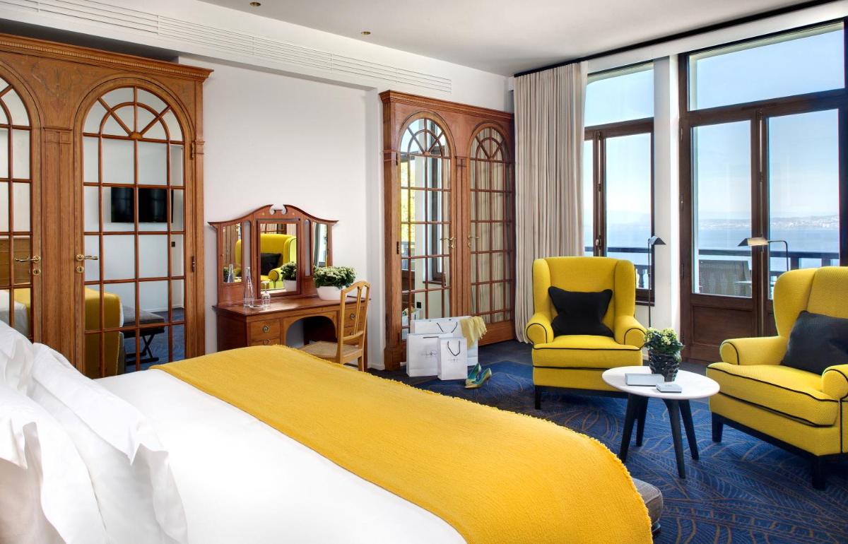 Coin salon dans l'établissement Hôtel Royal