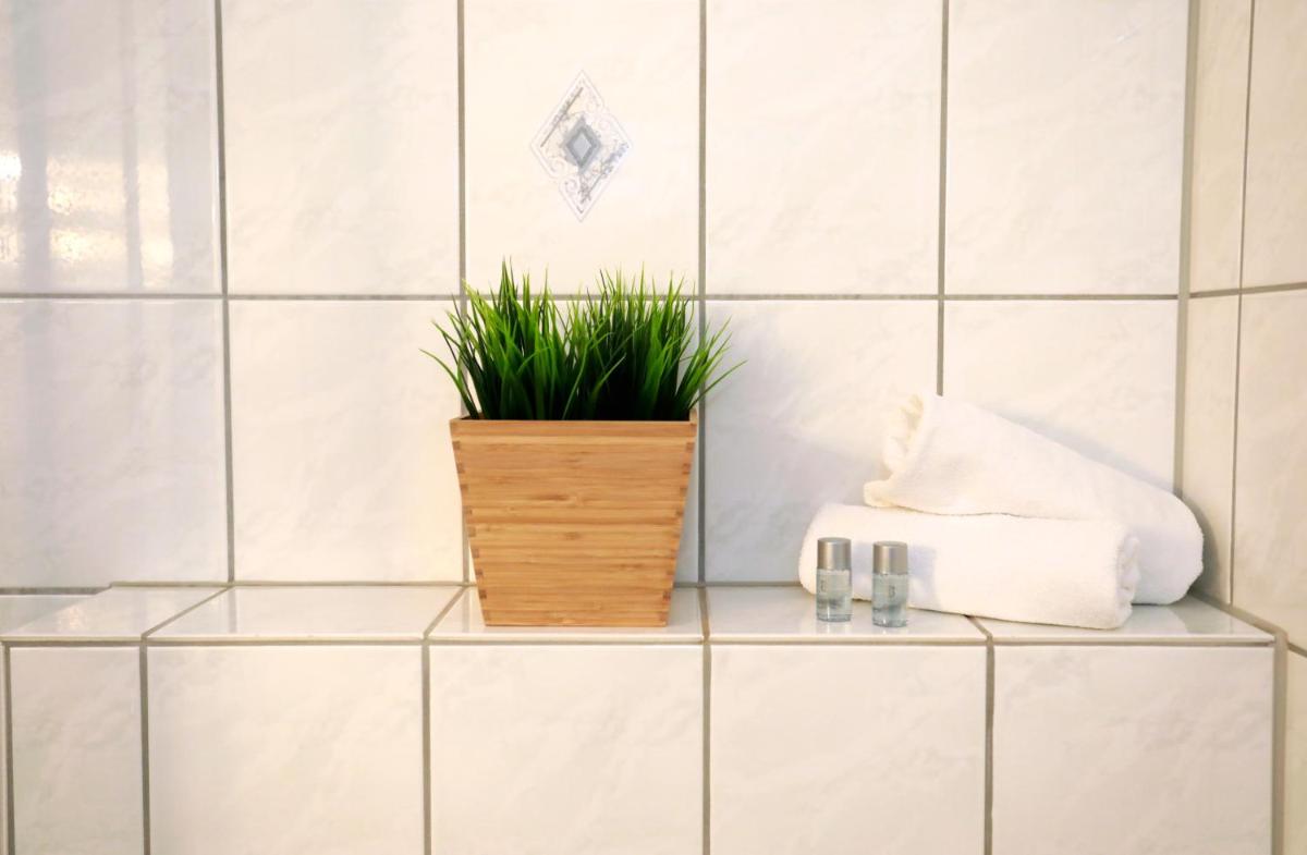 Hotel zwei&vierzig - Housity