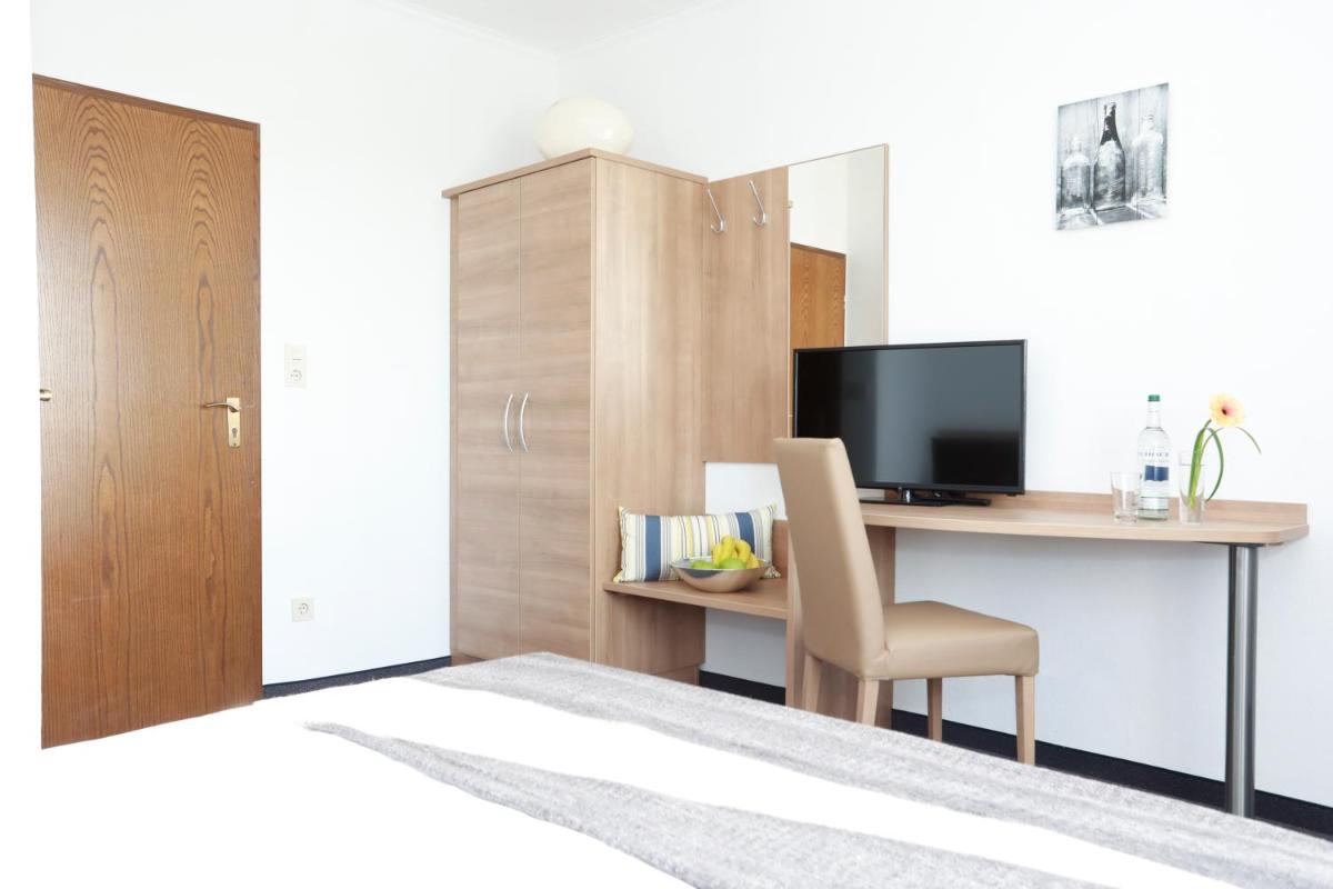 Hotel zwei&vierzig - Housity