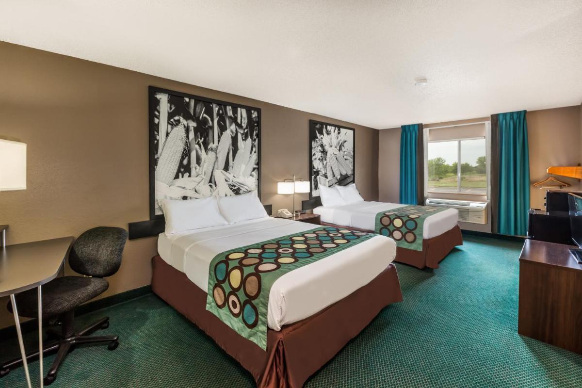 Super 8 by Wyndham Ionia MI - Housity