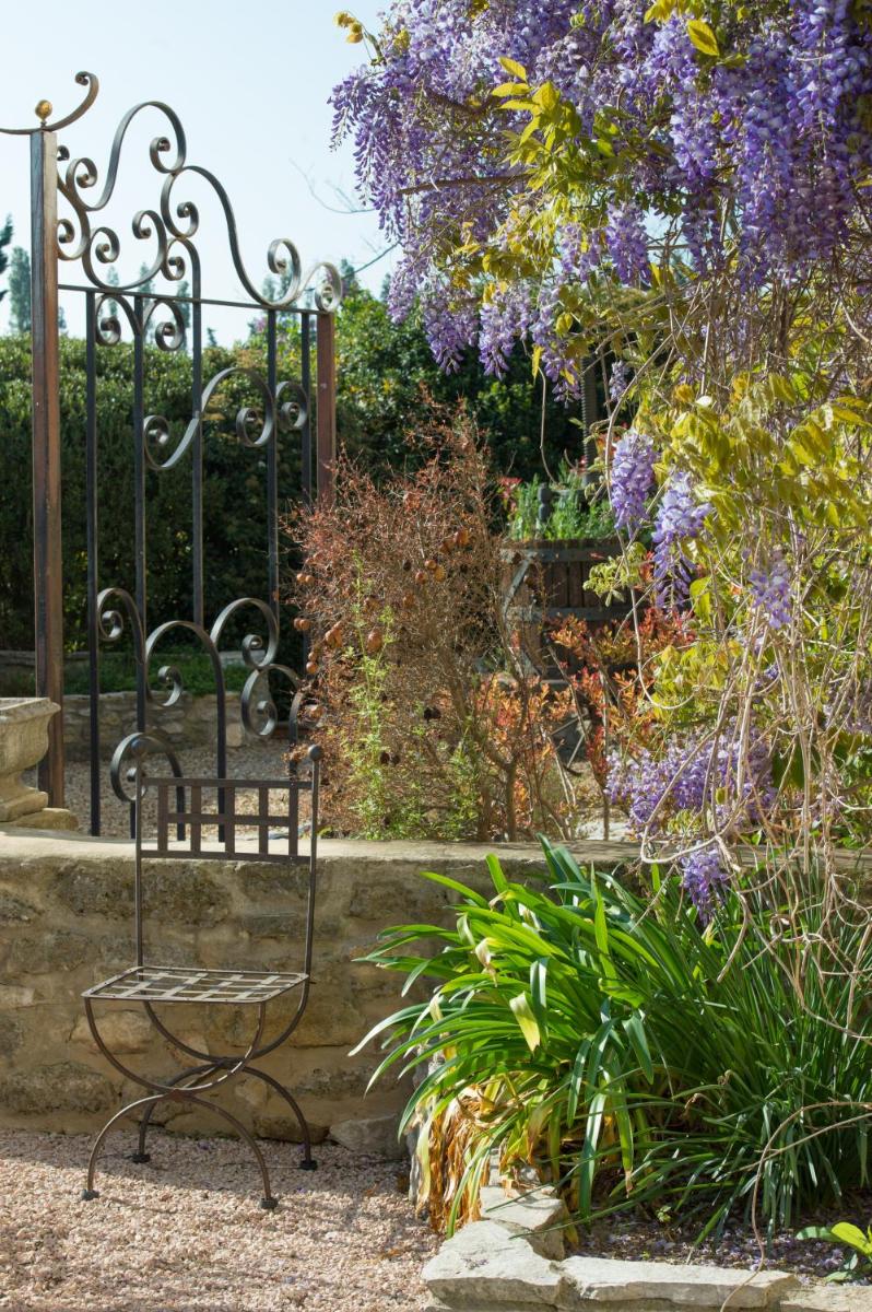 Jardin de l'établissement Les Carmes and spa