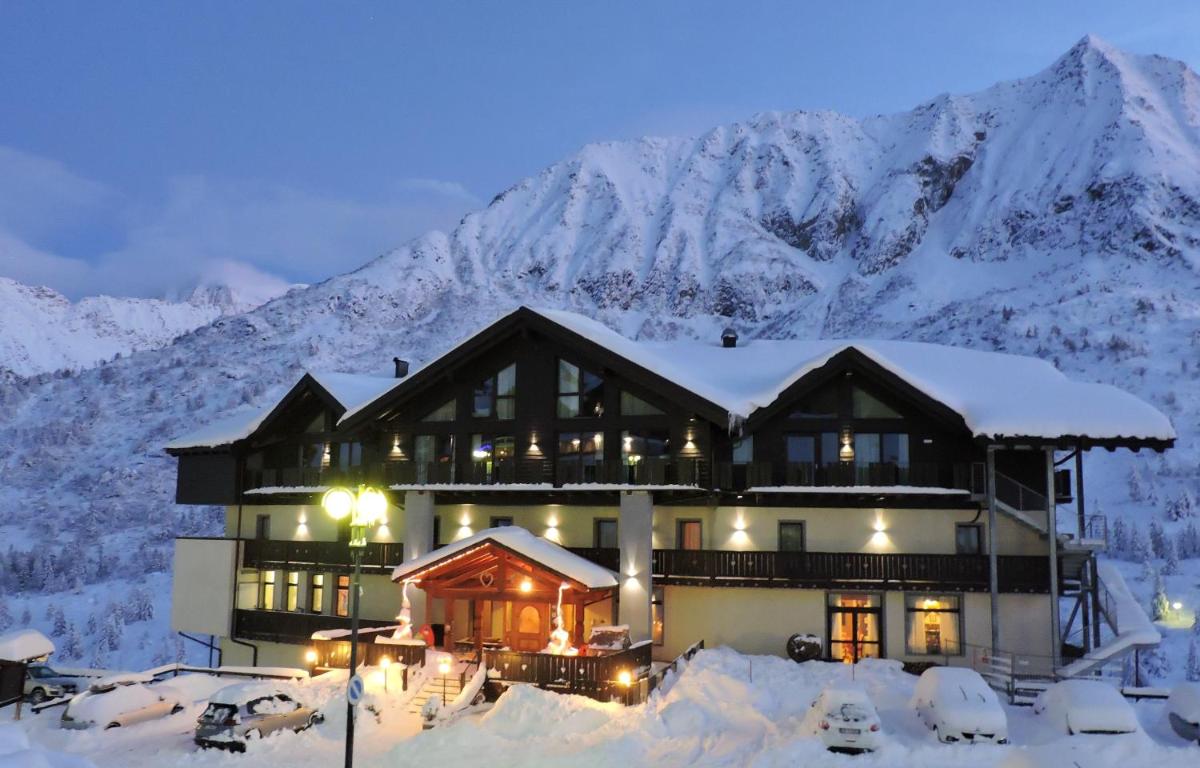 Hotel Adamello - Housity