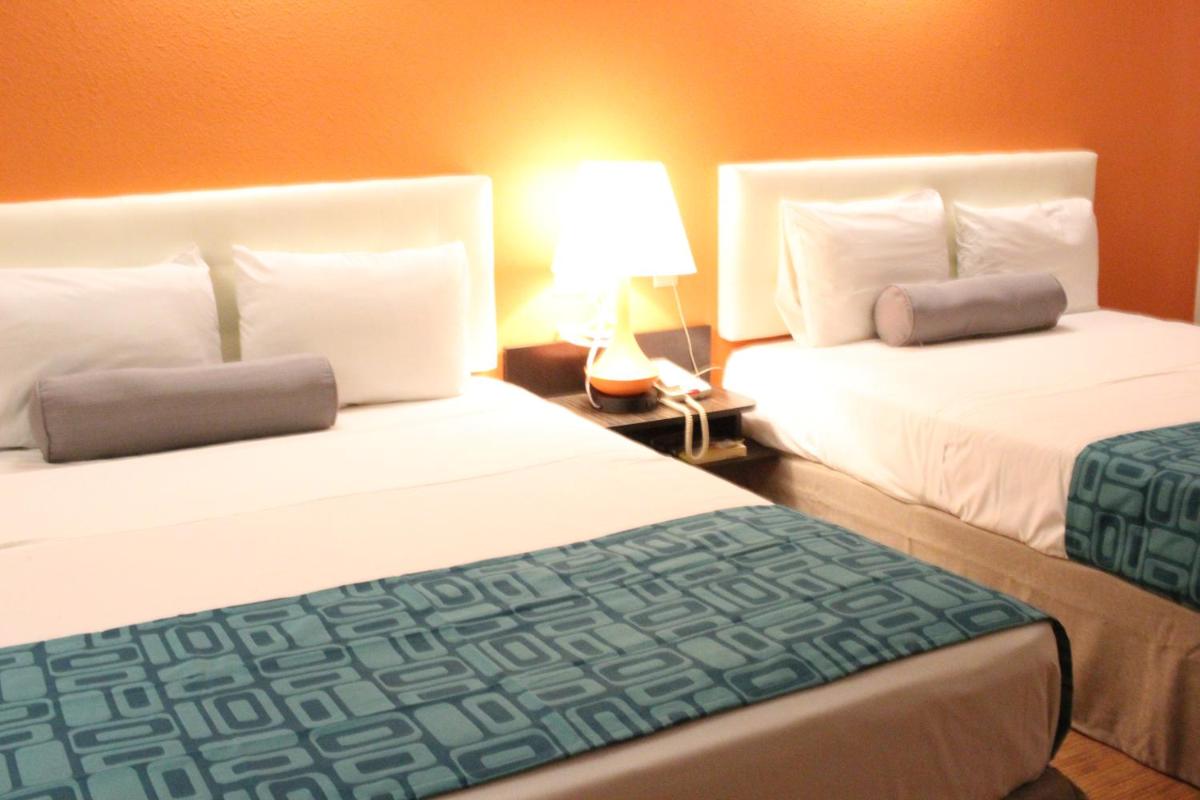 Howard Johnson by Wyndham Lake George - Housity