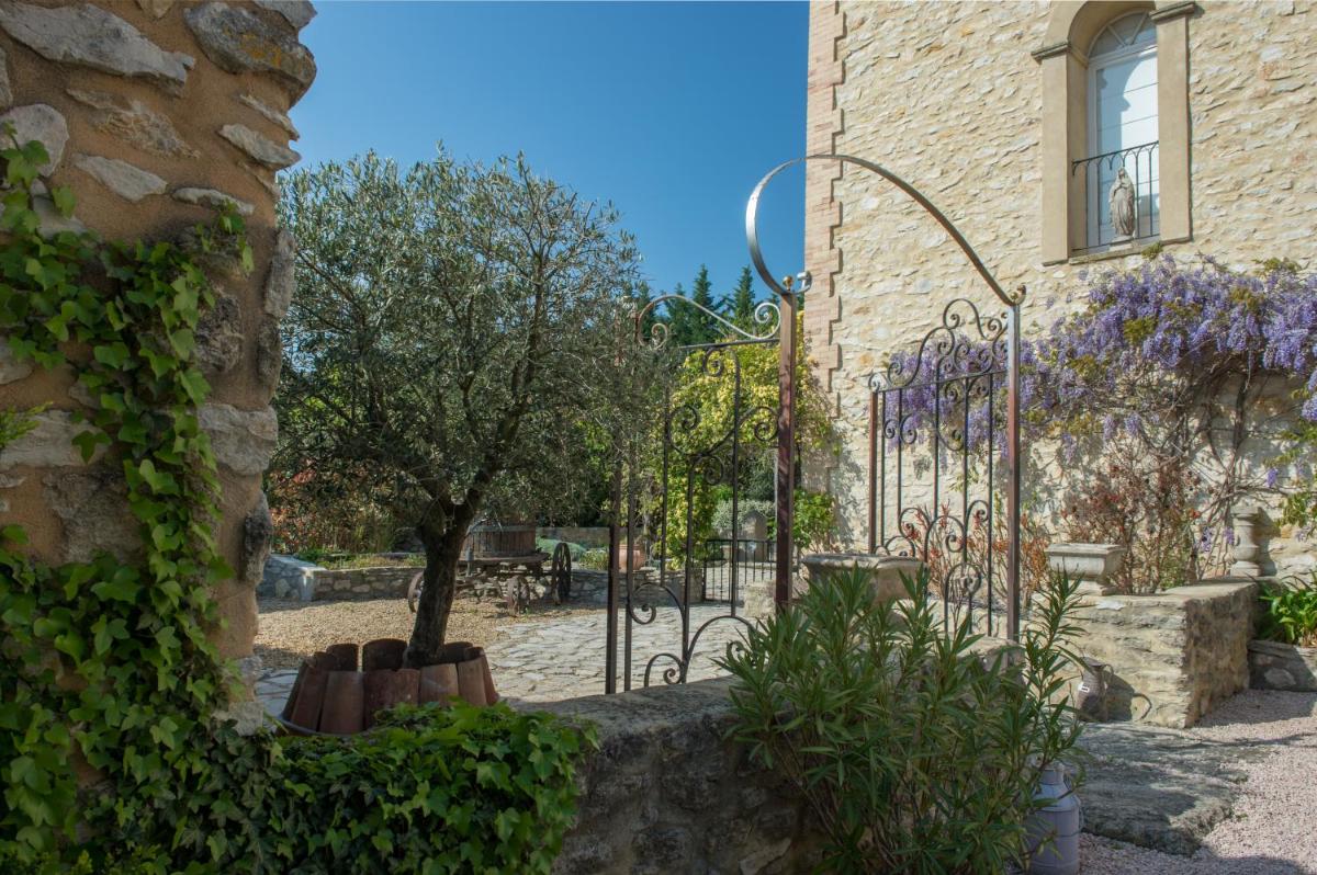 Jardin de l'établissement Les Carmes and spa