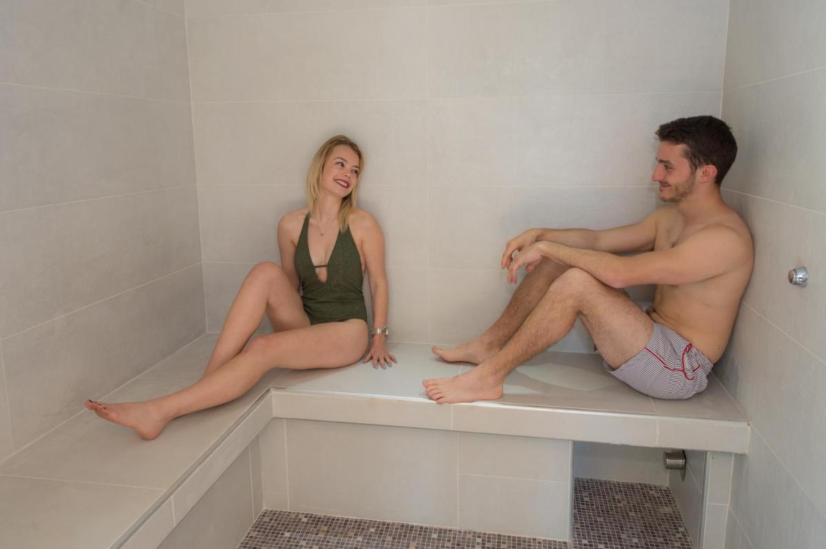 Clients de l'établissement Les Carmes and spa
