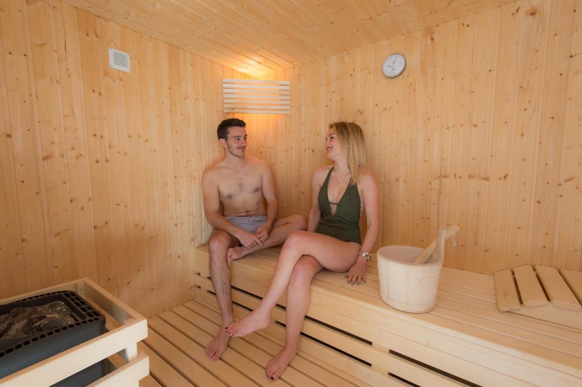 Clients de l'établissement Les Carmes and spa