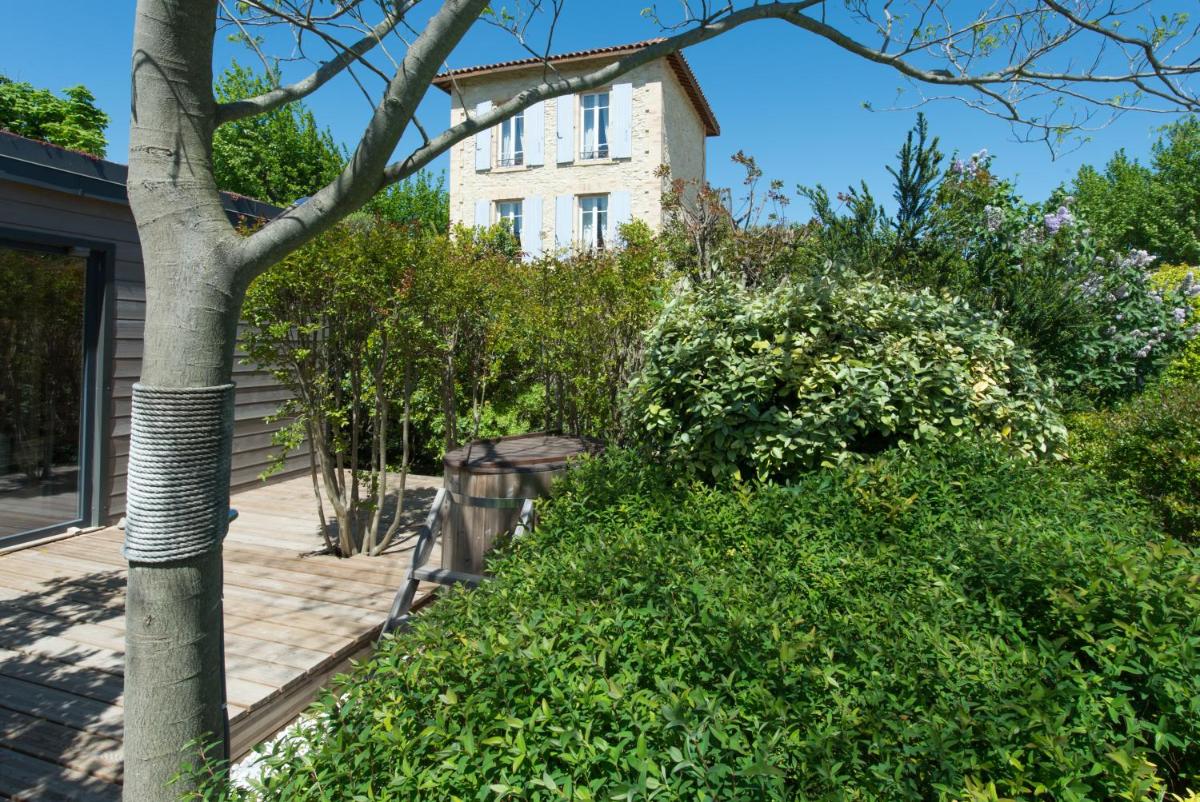 Jardin de l'établissement Les Carmes and spa
