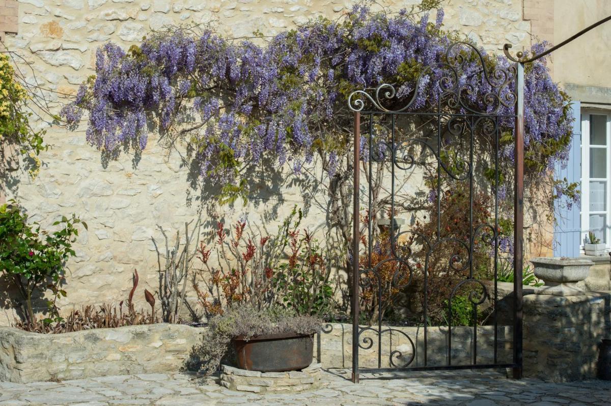 Jardin de l'établissement Les Carmes and spa