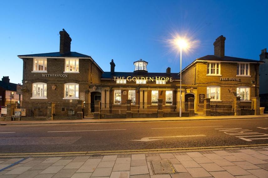The Golden Hope Wetherspoon - Housity