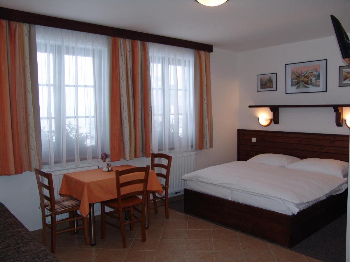 Apartmány U Kamínku - Housity