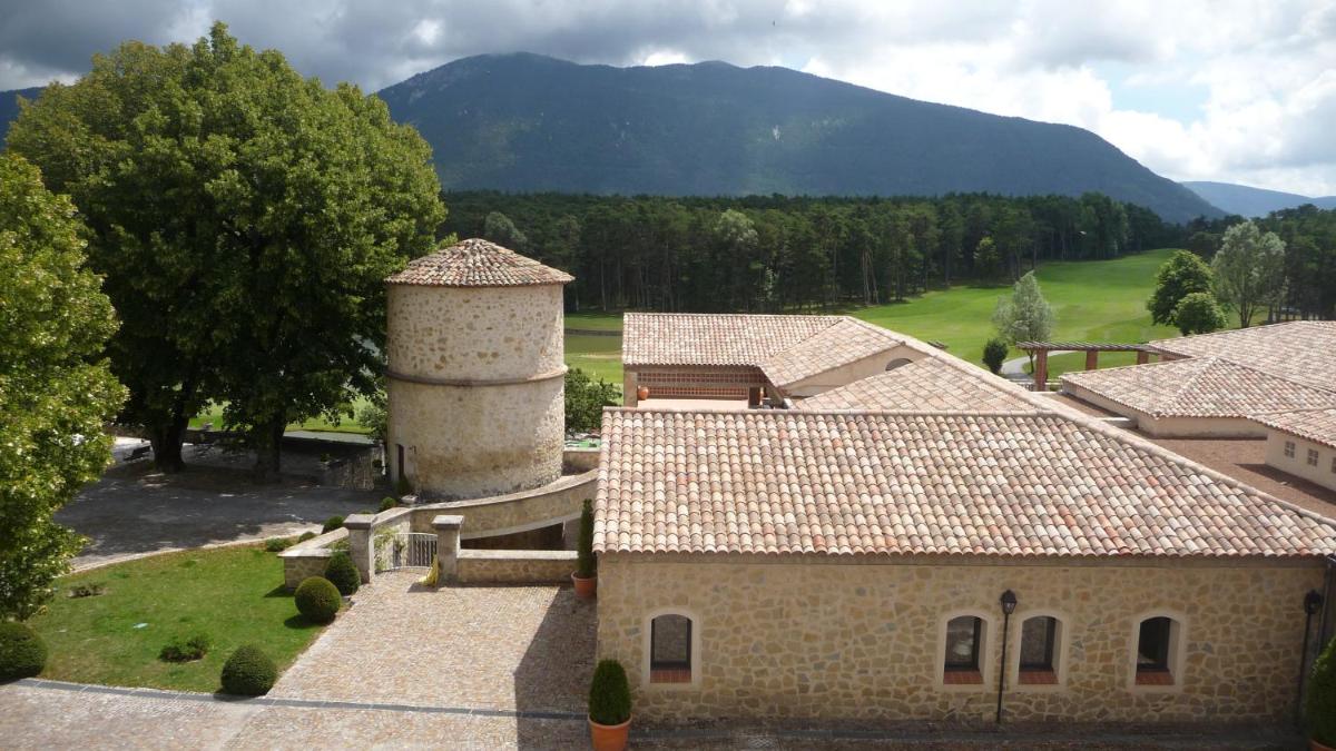 Vue générale sur la montagne ou vue sur la montagne depuis l'hôtel