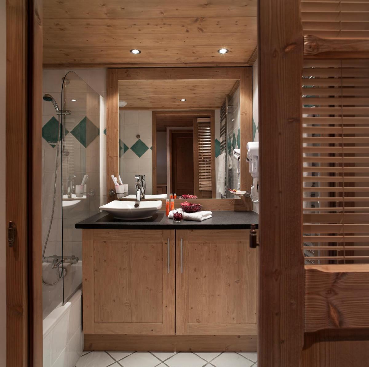 Cuisine ou kitchenette dans l'établissement CGH Résidence Boutique Le Chalet des Dolines