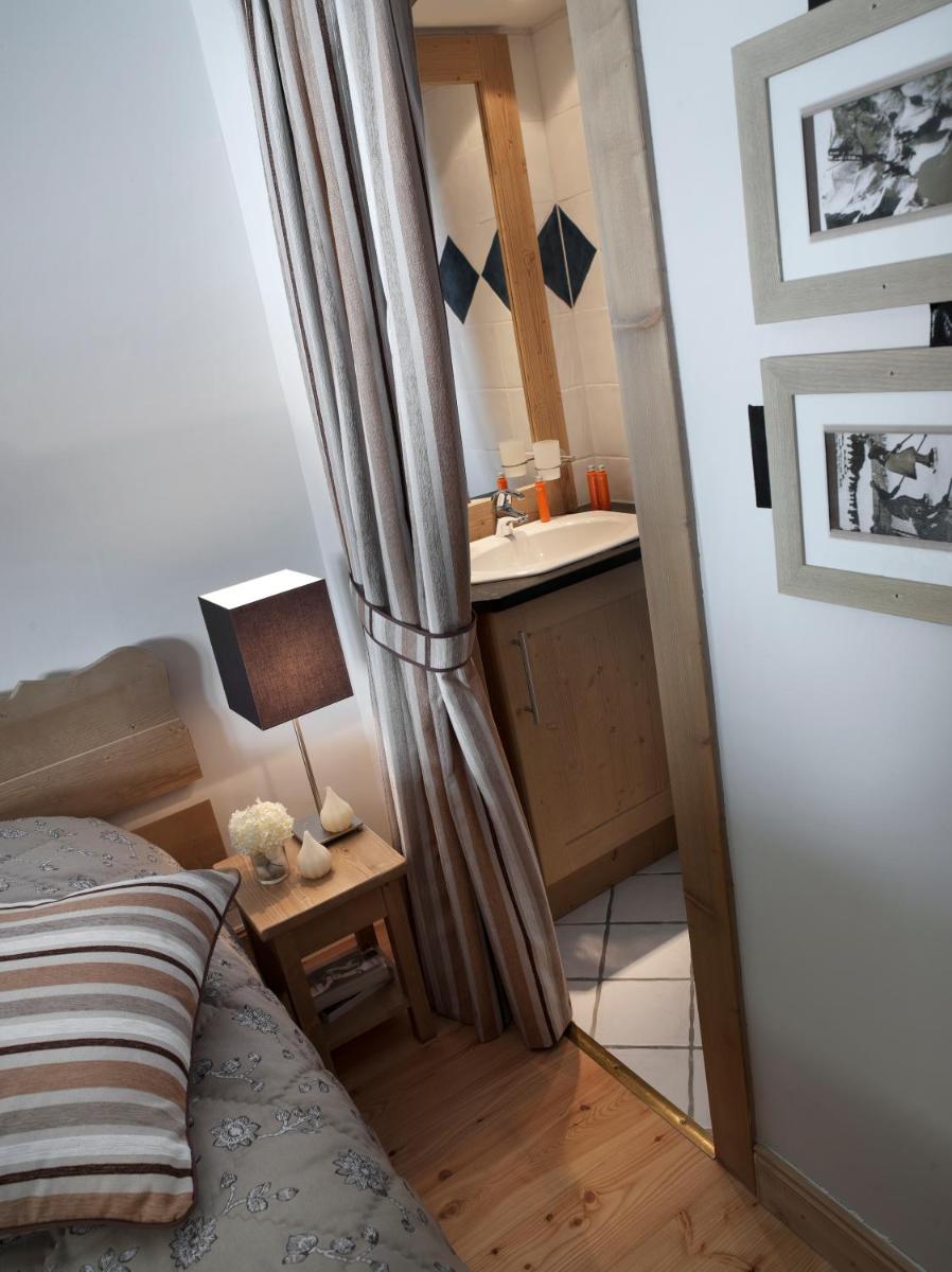 Coin salon dans l'établissement CGH Résidence Boutique Le Chalet des Dolines
