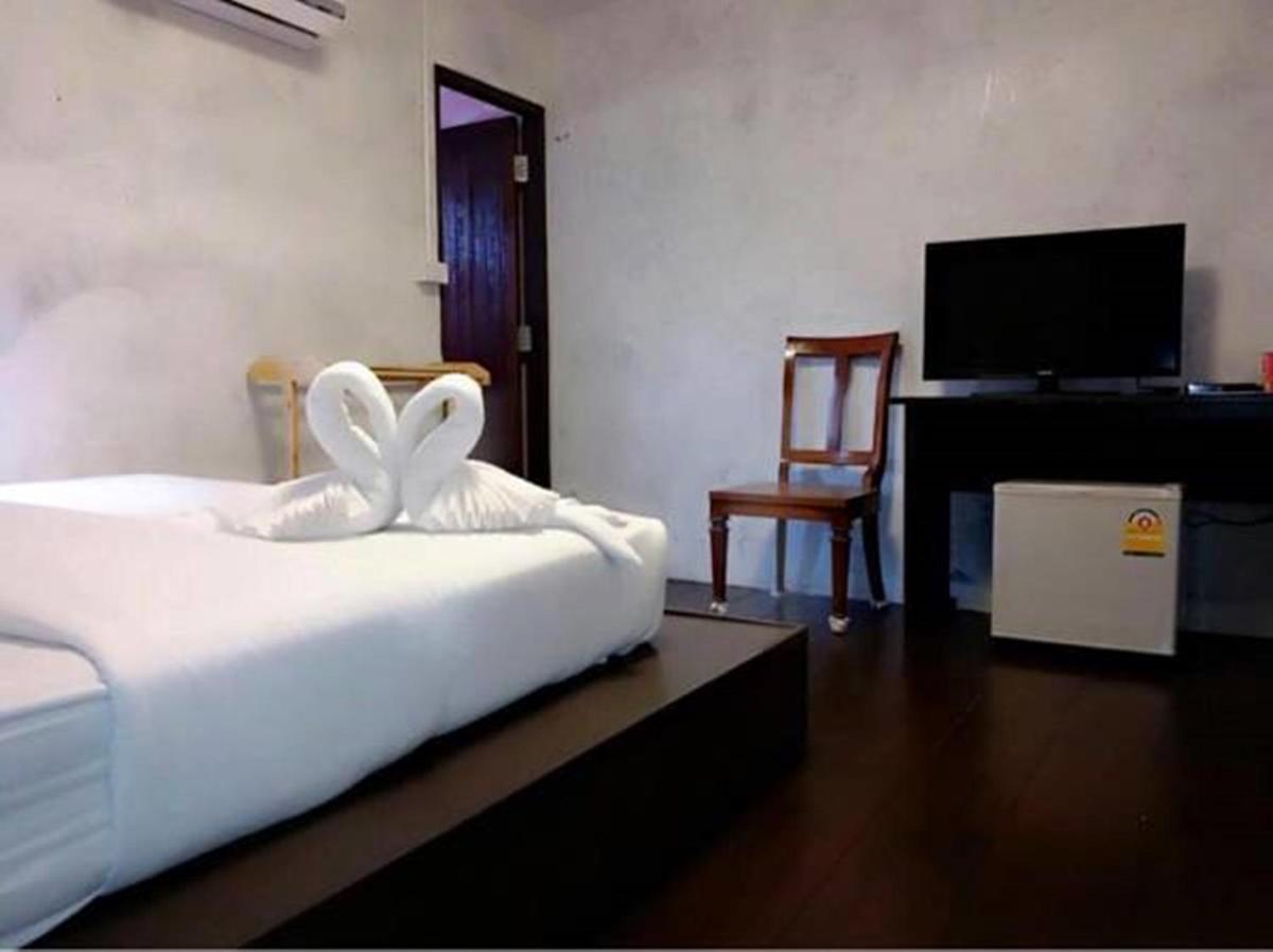 BaanChompooAmphawa - Housity