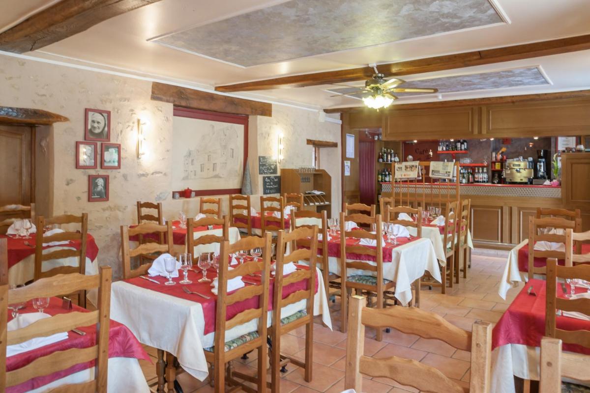 Logis Hotel-Restaurant "Auberge Le Petit pont" - Housity