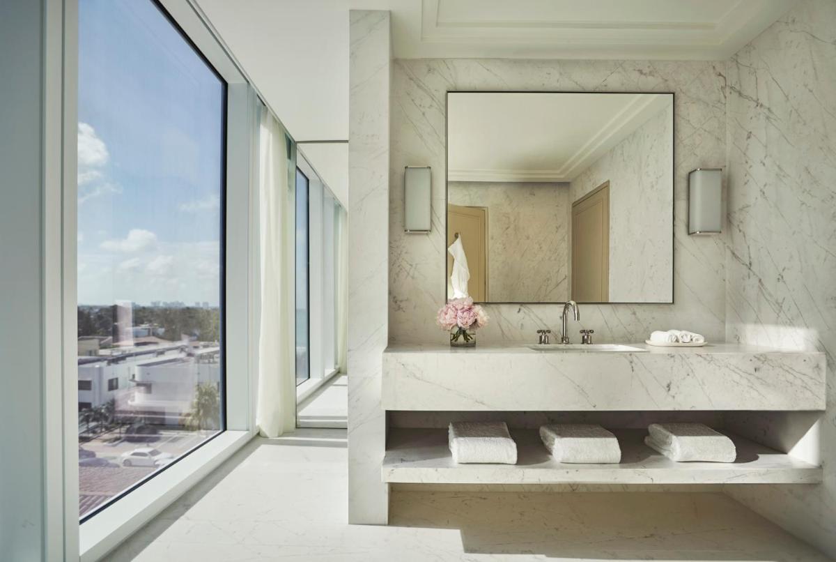 Suitetrails - Four Seasons Hotel at The Surf Club